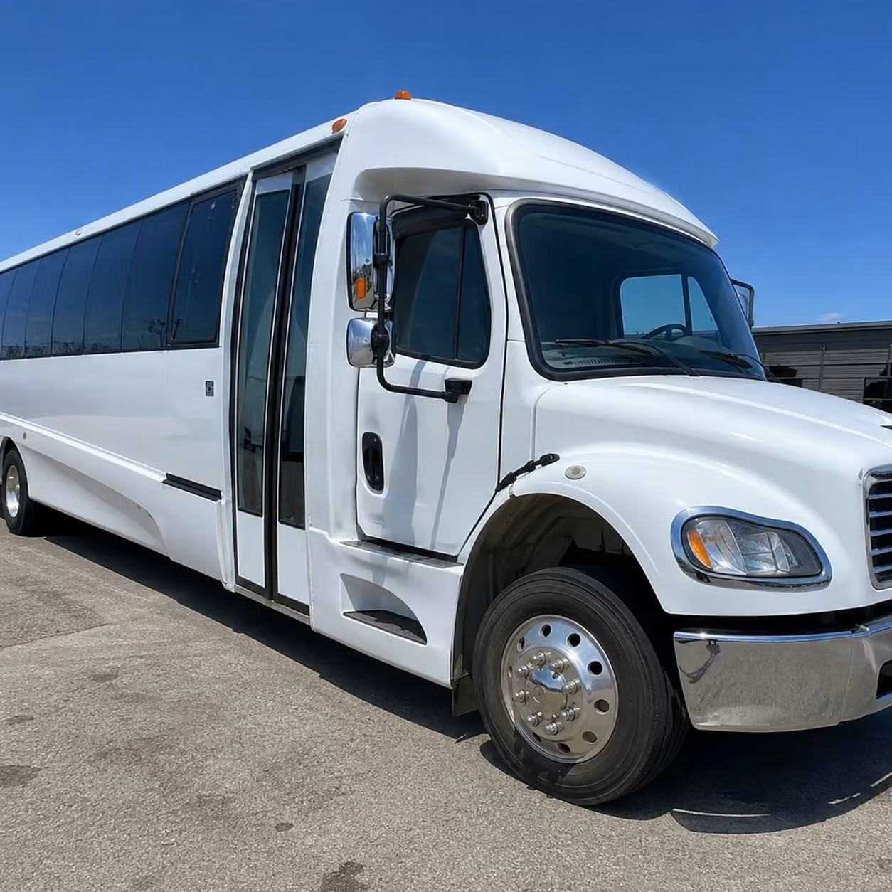 minibus rentals for smaller pasadena prom groups who want privacy